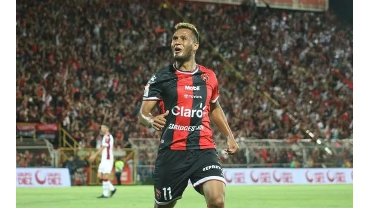 Alex López confesó que rechazó ofertas del extranjero para quedarse en Alajuelense