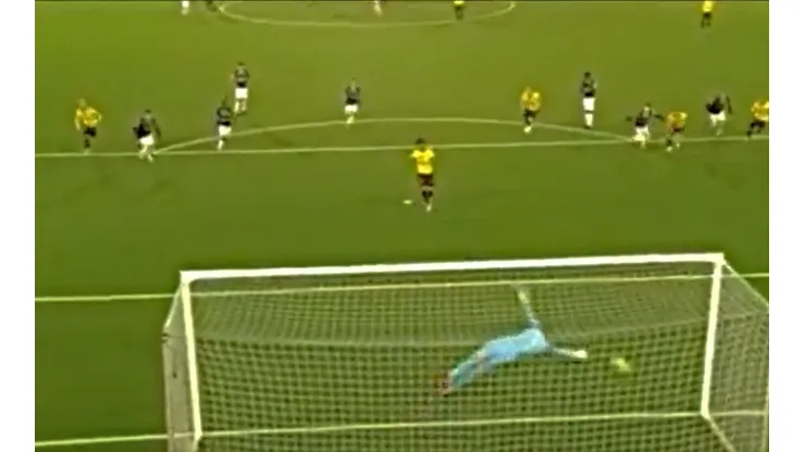 Christian Bolaños marcó gol de penal