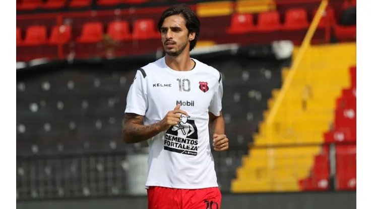 Bryan Ruiz regresó a las prácticas con Alajuelense