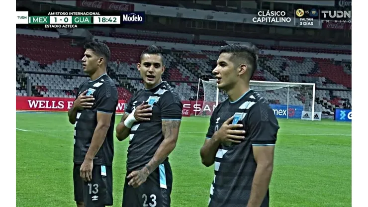 Chucho López no la pasó bien con el himno de Guatemala