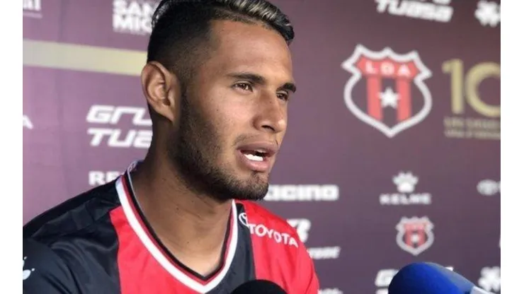 Alex López responde a las críticas: "Hubiera sido fácil irme"