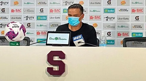 Walter Centeno admite estar "golpeado" tras la "catastrófica" derrota ante Cartaginés