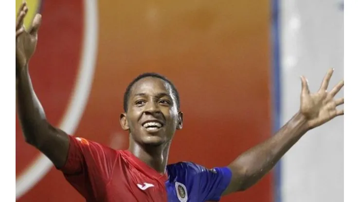 Brayan Gil insiste con querer tener la nacionalidad salvadoreña