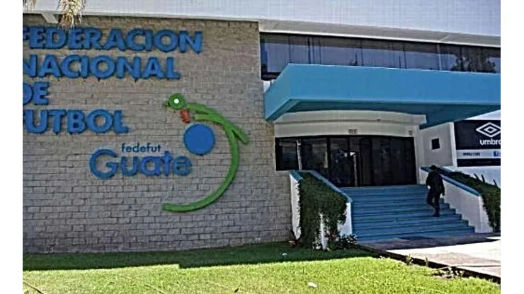 FIFA ayudará económicamente al fútbol de Guatemala