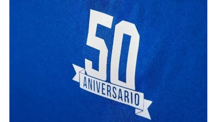 El Salvador lanza una camisa retro de la selección de 1970