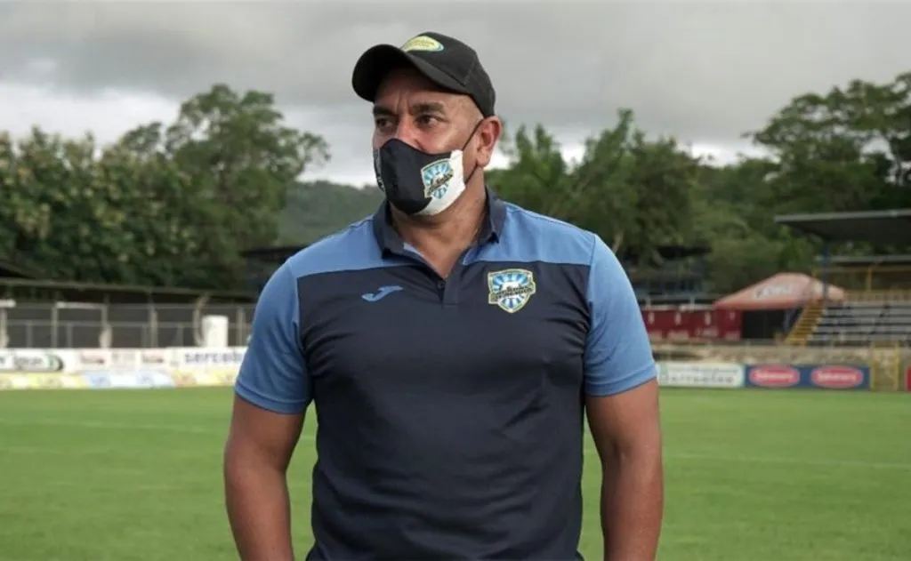 Por el momento, Giacone continúa en su cargo.