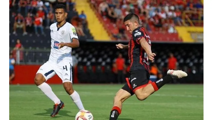 Equipo español cerca de quedarse con un futbolista de Alajuelense