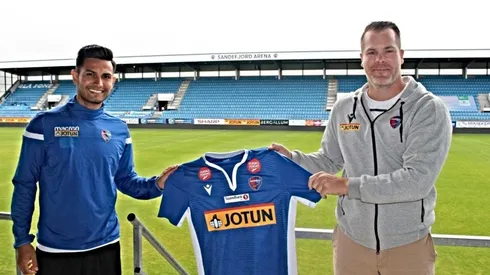 Deyver Vega con su nuevo equipo del Sandefjord Fotball