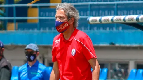 Carlos Restrepo se va de San Carlos