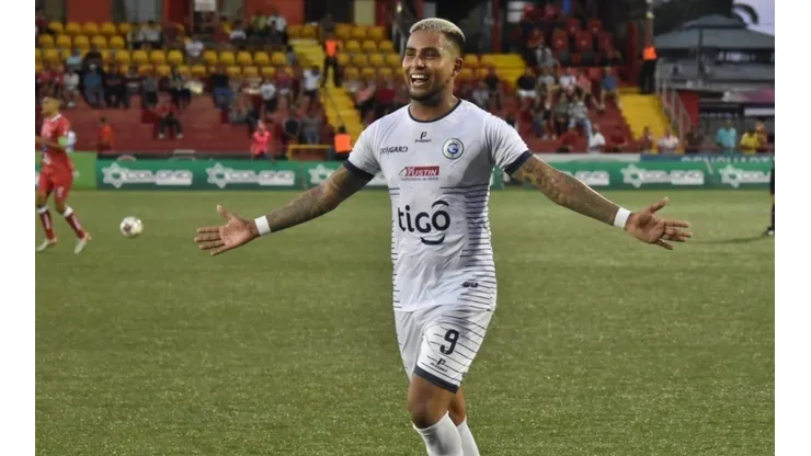 Frank Zamora podría no llegar a Saprissa y convertirse en legionario