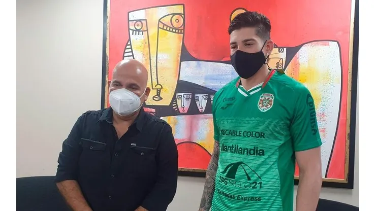 Ryduan Palermo con la camiseta de Marathon