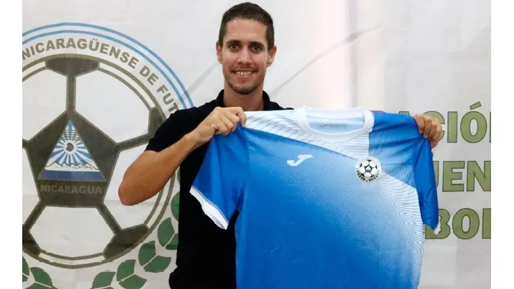 Fenifut presentó a Juan Vita