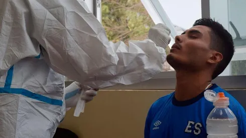 Selección de El Salvador presenta caso positivo de COVID-19 – Imagen ilustrativa, el caso positivo no es del jugador de la foto