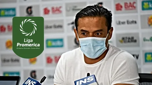 Walter Centeno en rueda de prensa con el Deportivo Saprissa