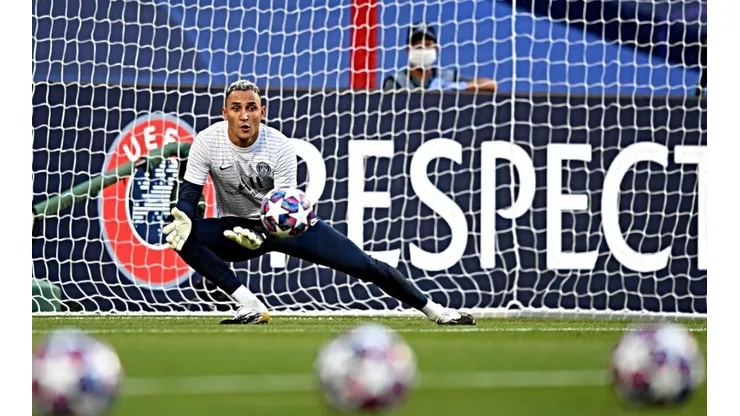Keylor Navas entrenando en Champions con el PSG