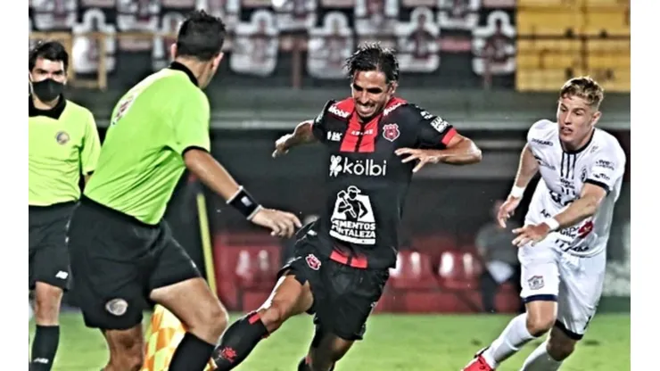 Bryan Ruiz debutó con Alajuelense