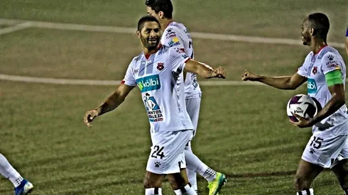 Álvaro Saborío celebrando gol con Alajuelense