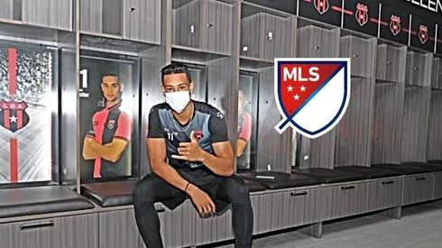 Ariel Lassiter en el vestuario de Alajuelense