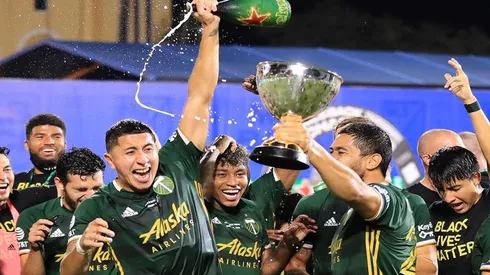 Marvin Loria celebra el título obtenido con Portland Timbers