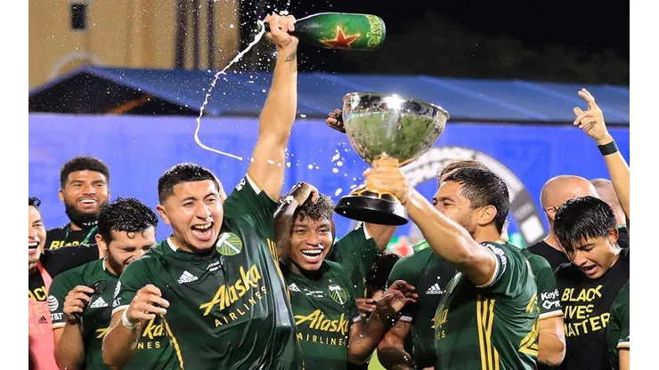 Marvin Loria celebra el título obtenido con Portland Timbers