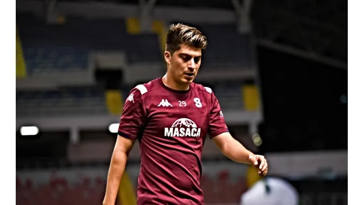 L.J. Hernández en el calentamiento con el Deportivo Saprissa