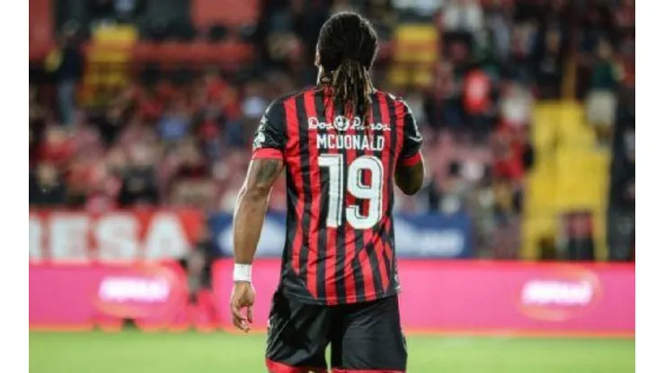 ¿Se va? El presidente de Alajuelense se reunió con Jonathan McDonald