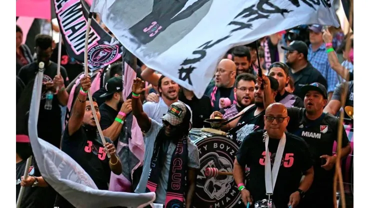 Fanáticos del Inter Miami, equipo que jugará hoy y tiene en sus filas un centroamericano