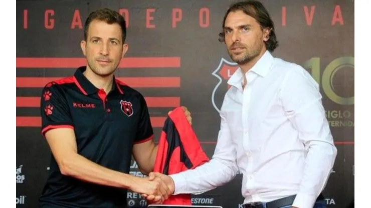¿Se va Carevic de Alajuelense? Lleida reconoció que "evaluarán que es lo mejor"