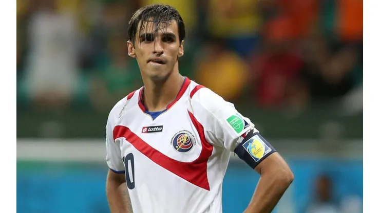 Bryan Ruiz elogió al estadio del Saprissa y aseguró que eran invatibles ahí