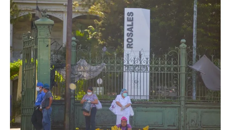 Médicos de El Salvador confirman que hospitales ya están colapsados