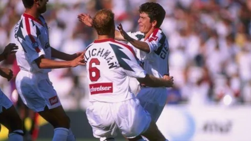 Mauricio Cienfuegos celebrando junto a sus compañeros (elsavaldor.com)