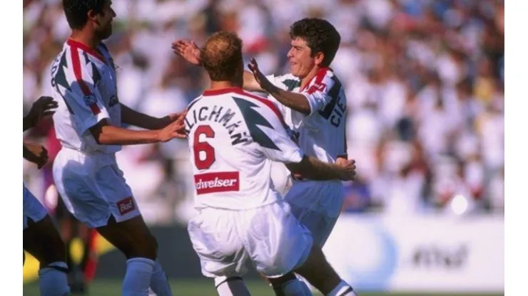Mauricio Cienfuegos celebrando junto a sus compañeros (elsavaldor.com)