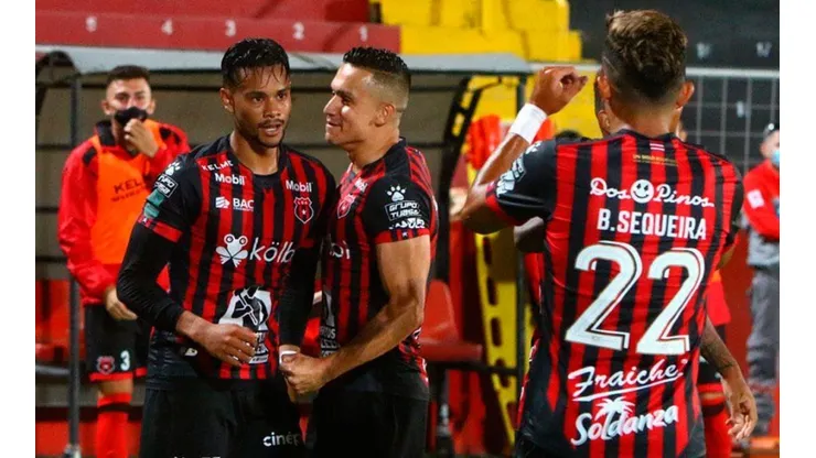 Alajuelense se quedó con el primer choque
