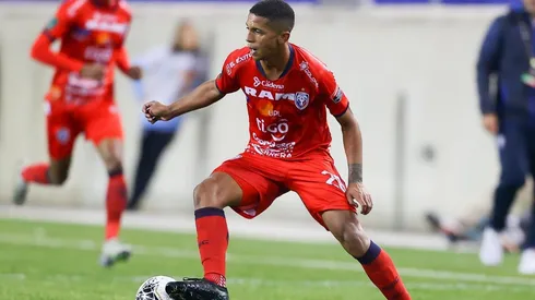 Costarricense rumbo al fútbol de África