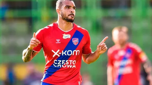 Felicio Brown la está rompiendo en Polonia