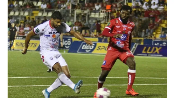 Jugador panameño sigue anotando goles en Costa Rica