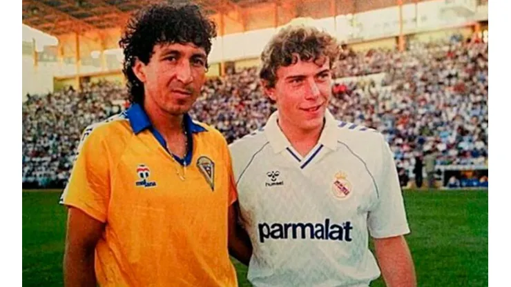 Mágico González junto a una leyenda del Real Madrid
