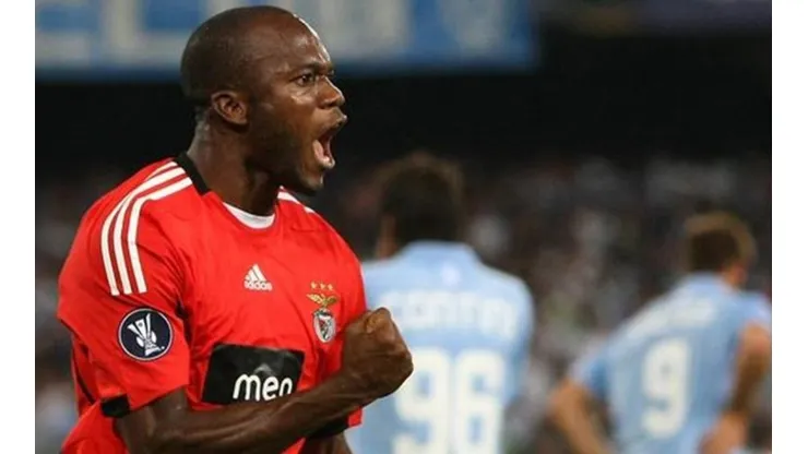 El golazo de David Suazo que lo hizo meterse en la historia del Benfica