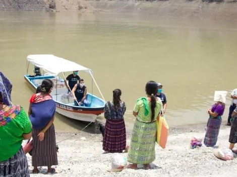 Futbolista de Guatemala realiza una travesía en lancha para ayudar a muchas familias