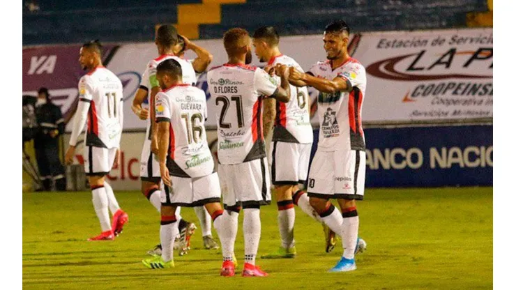 Alajuelense volvió al ruedo con una victoria