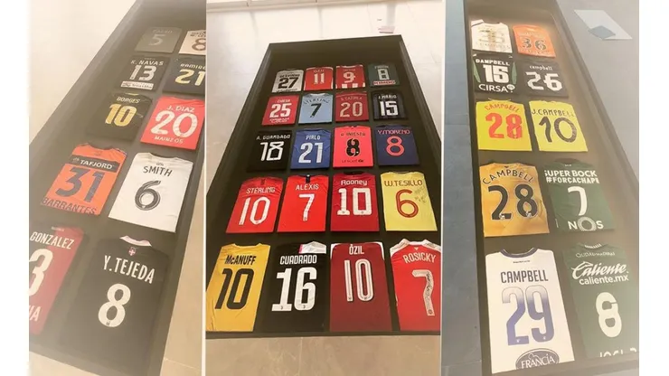 Joel Campbell mostró su colección de camisetas