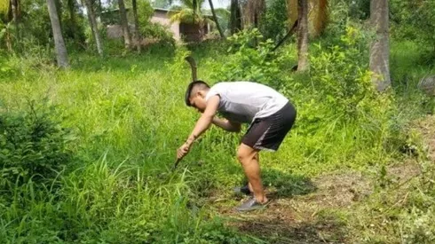 Jugador de FAS se dedica a la siembra para poder comer durante la cuarentena