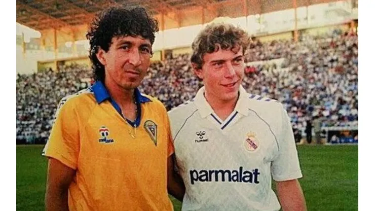 Histórico entrenador argentino se rinde ante los pies del Mágico