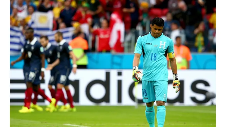 Valladares se lamenta luego de un gol de Francia.