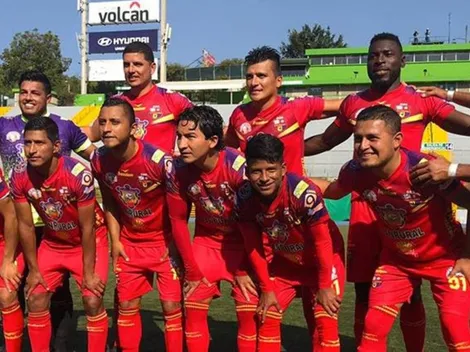 Dos futbolistas de la liga de Guatemala venden pizzas para sobrevivir