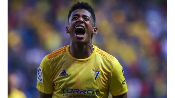 Choco Lozano festeja por una cláusula con el Cádiz