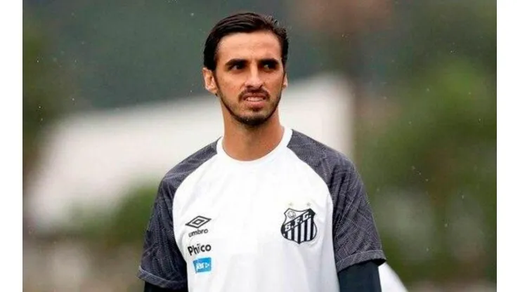 Bryan Ruiz seguirá en el Santos, aunque no juegue con el primer equipo