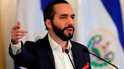 Nayib Bukele lanzó una advertencia por su Twitter oficial