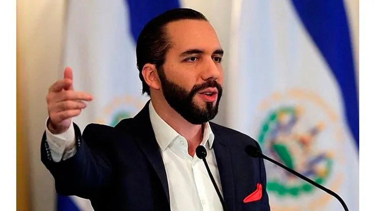 Nayib Bukele lanzó una advertencia por su Twitter oficial