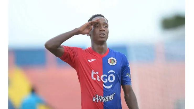 Agente de Brayan Gil habló sobre su futuro y los del FAS se decepcionan